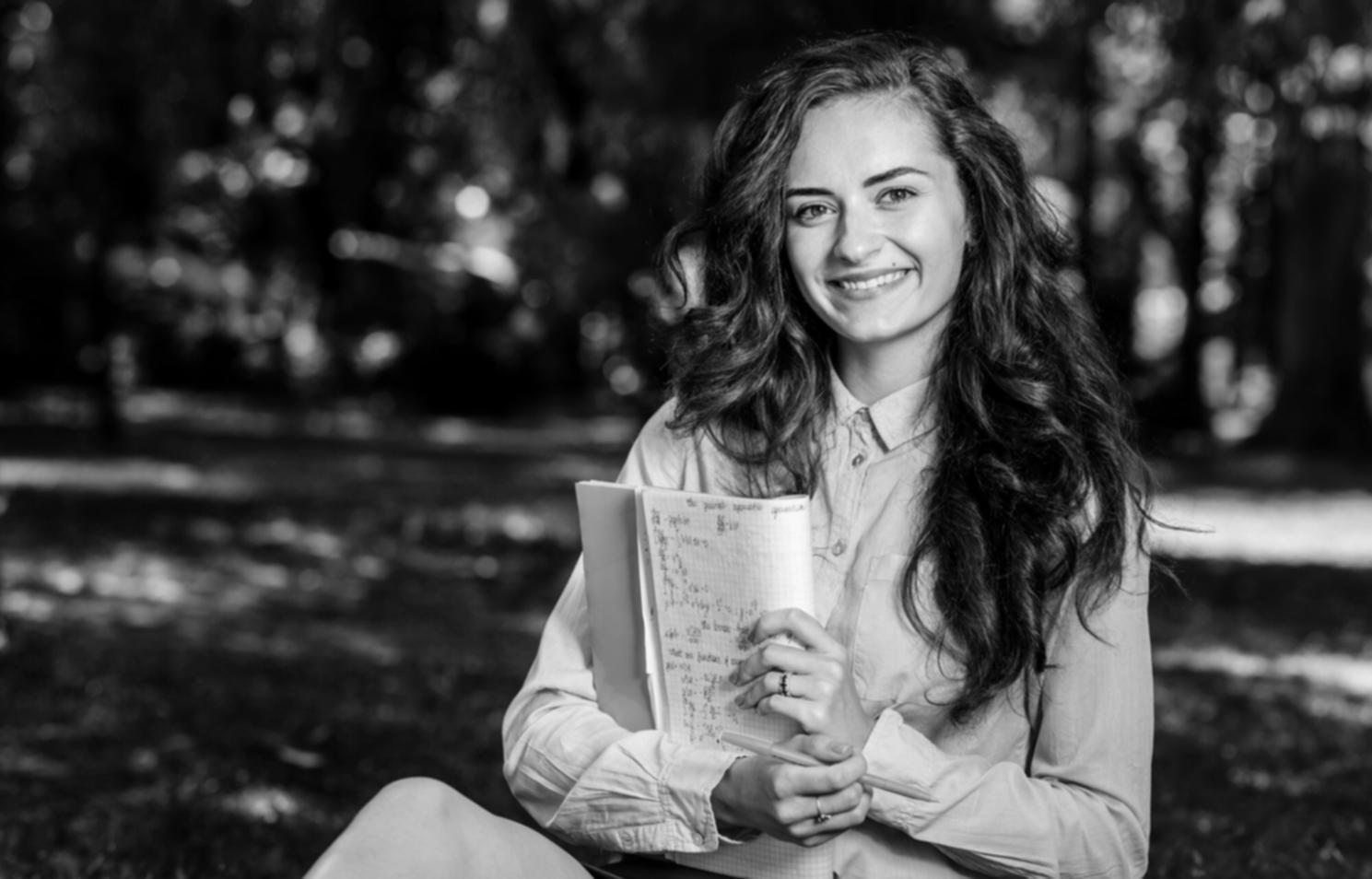 Internationale Studierende bei Finanzplanung in Dortmund